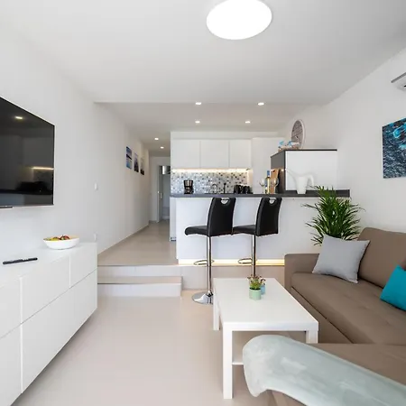Apartment Pool Tamaran